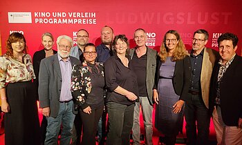 Inga Behnsen (MV Filmförderung), Anne Kellner (Lichtspieltheater Wundervoll Rostock), Horst Conradt (Alte Kachelofenfabrik Neustrelitz), Fabian Liebenow (Filmland MV) Susanne Pahlke (Alte Kachelofenfabrik), Stephan Rauchfuss (Movie Star Parchim), Bettina Westermann, Christian Quis (Luna Filmtheater Ludwigslust), Ministerin Bettina Martin, Volker Kufahl, Jürgen Tobisch (Filmland MV) 