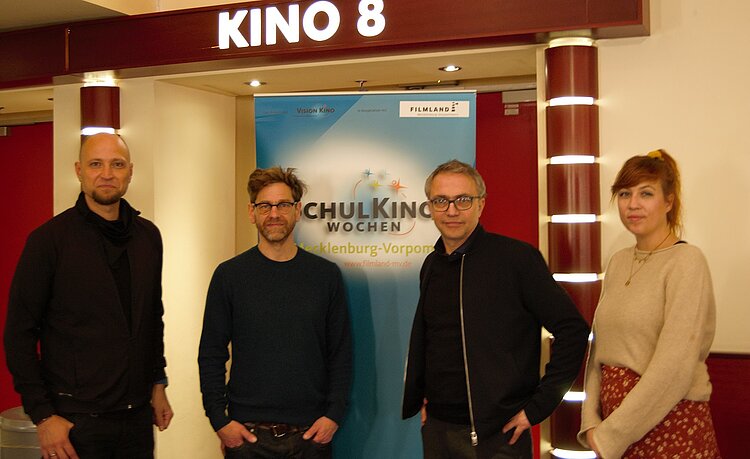 FILMLAND MV-Projektleiter André Lehmann, Schauspieler Andreas Nickl, Moderatorin Inga Behnsen und Vision-Kino-Geschäftsführer Leopold Grün bei der Eröffnung der SchulKinoWoche MV 2021
