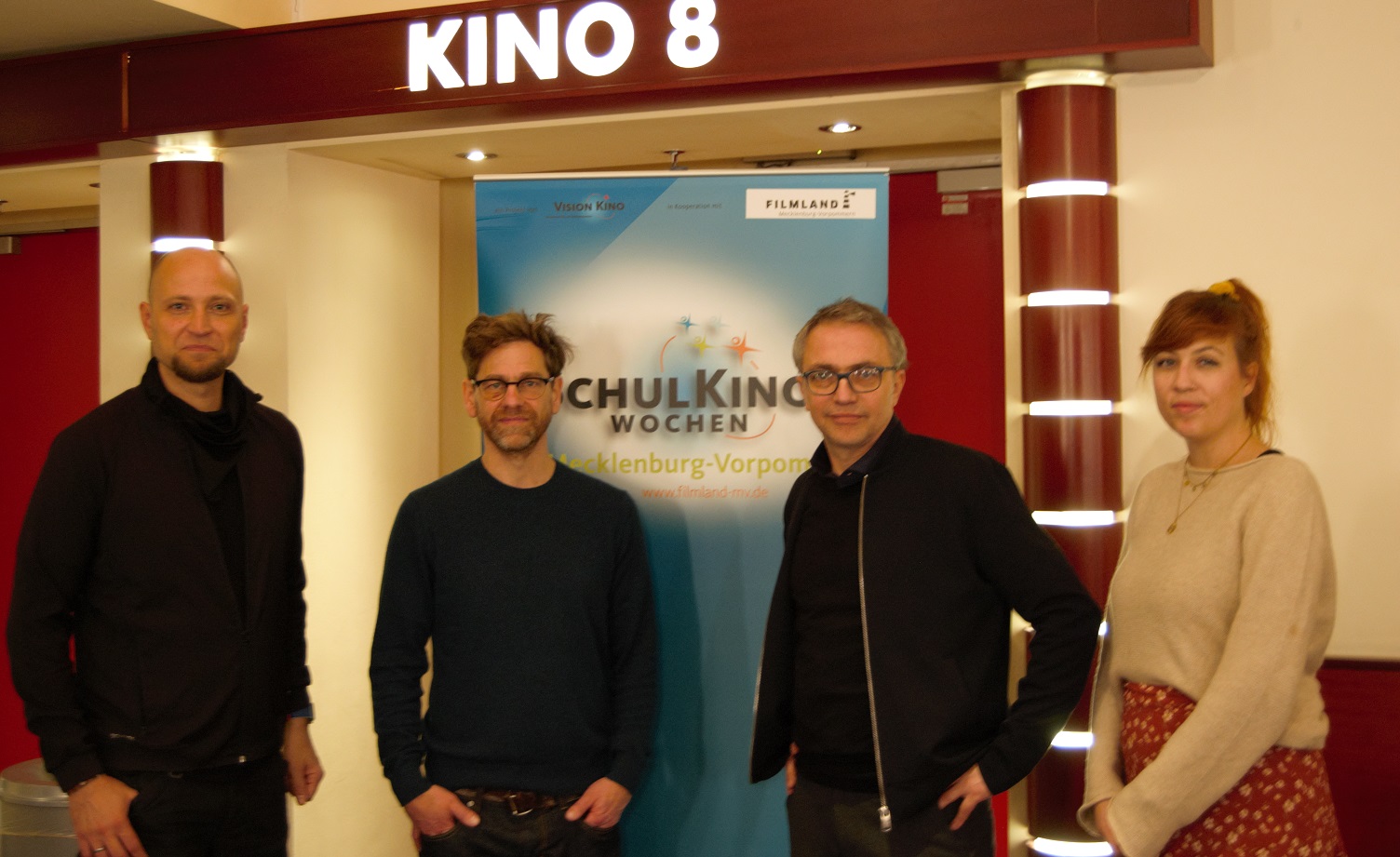 FILMLAND MV-Projektleiter André Lehmann, Schauspieler Andreas Nickl, Moderatorin Inga Behnsen und Vision-Kino-Geschäftsführer Leopold Grün bei der Eröffnung der SchulKinoWoche MV 2021